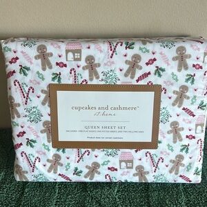 cupcakes & cashmere Festive Queen Sheet Set - Red, pink, green, white